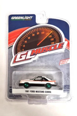 Chase Car! Greenlight 13320-D Ford Mustang Cobra Weiss 1981 - GL Muscle 27 Maßstab 1:64 Modellauto