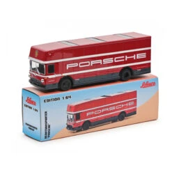 Schuco 452026100 Mercedes Renntransporter "Porsche" Rot Maßstab 1:64 Modellauto -Spielwarenladen 452026100 2 Mercedes Renntransporter Porsche rot